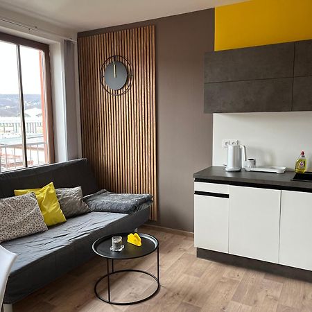 Yellow Apartment Deluxe Брно Экстерьер фото
