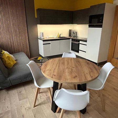 Yellow Apartment Deluxe Брно Экстерьер фото