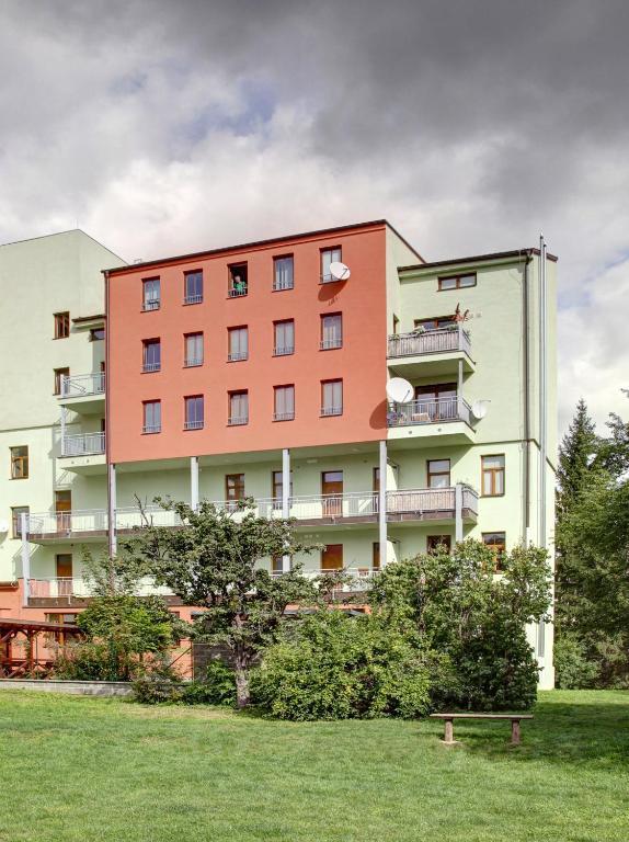 Yellow Apartment Deluxe Брно Экстерьер фото