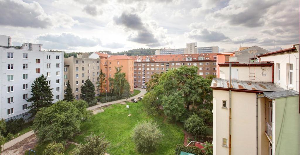 Yellow Apartment Deluxe Брно Экстерьер фото